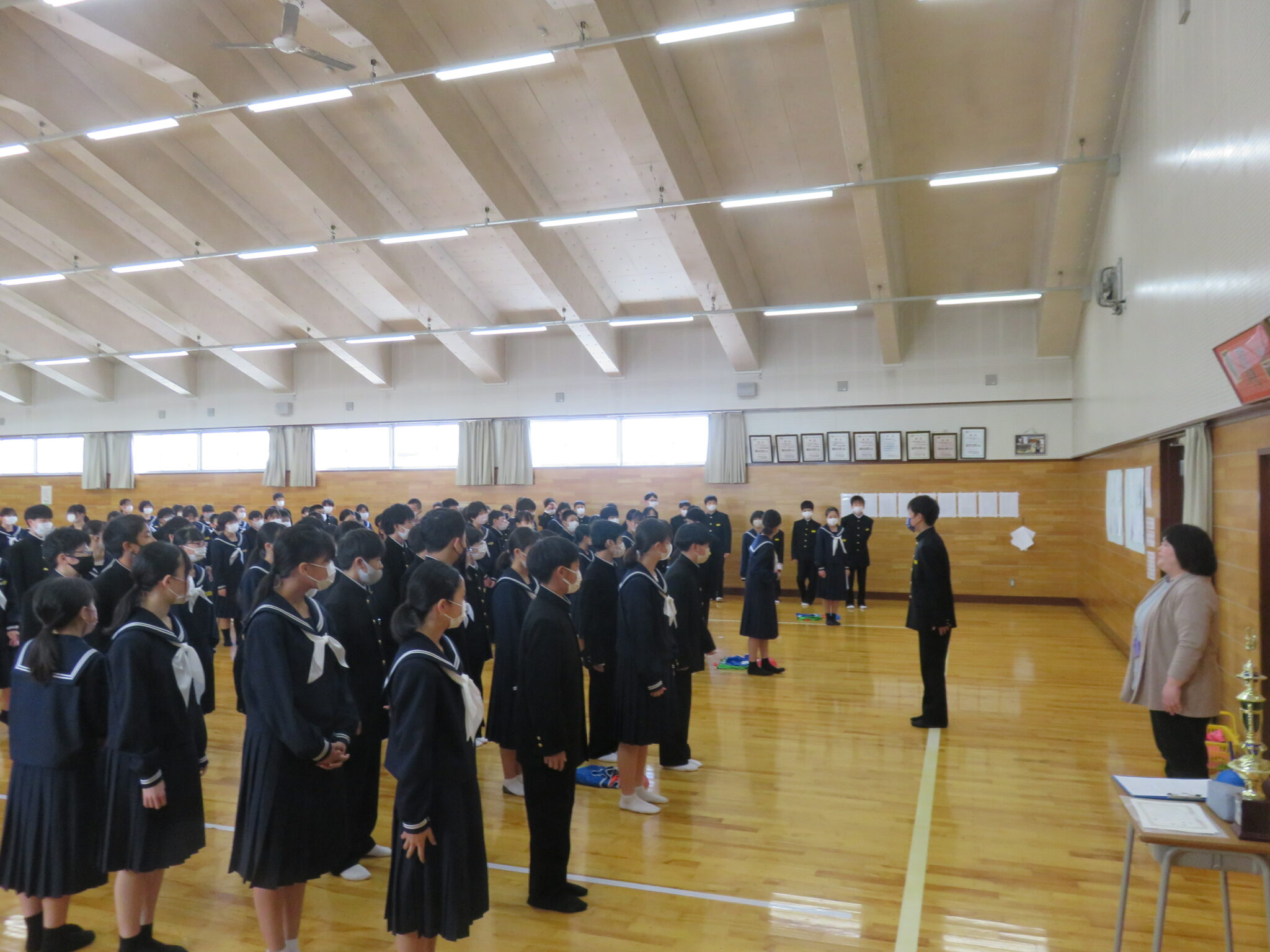 1学年 じゃんけん大会 魚津市立西部中学校